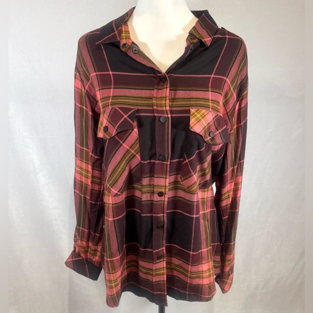 Sanctuary pink plaid snap button up top size medium